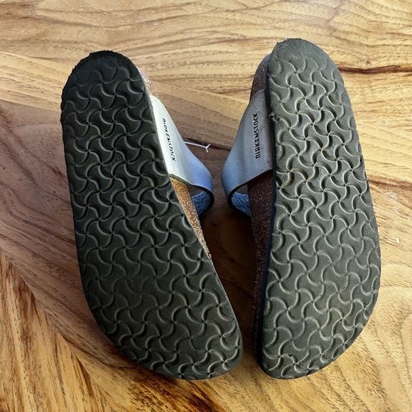 Kids Birkenstock silver sandals size 33 - Picture 2 of 3